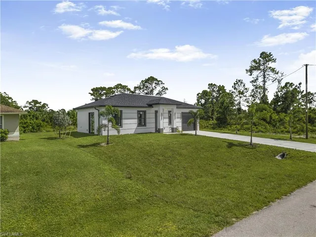 $274,000 | 639 Montclair Avenue South, Lehigh Acres, FL 33974