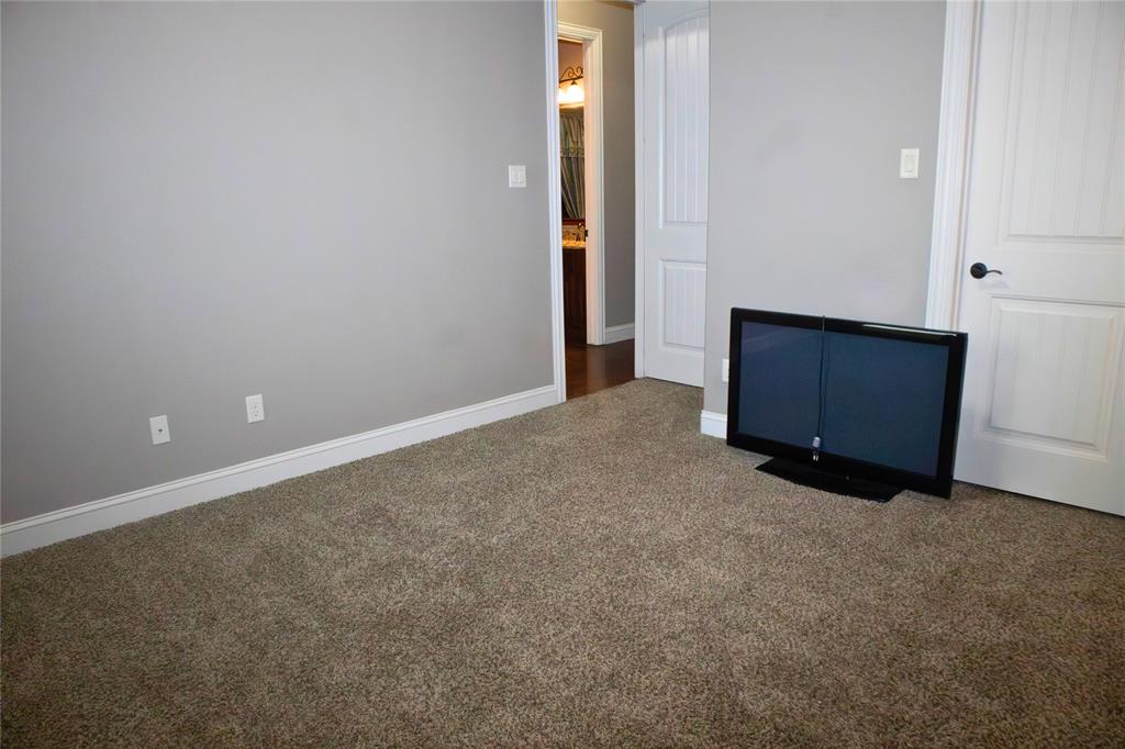 7115 Sussex Lane Mansfield, TX 76063 - Photo 22 of 25 an empty room with closet