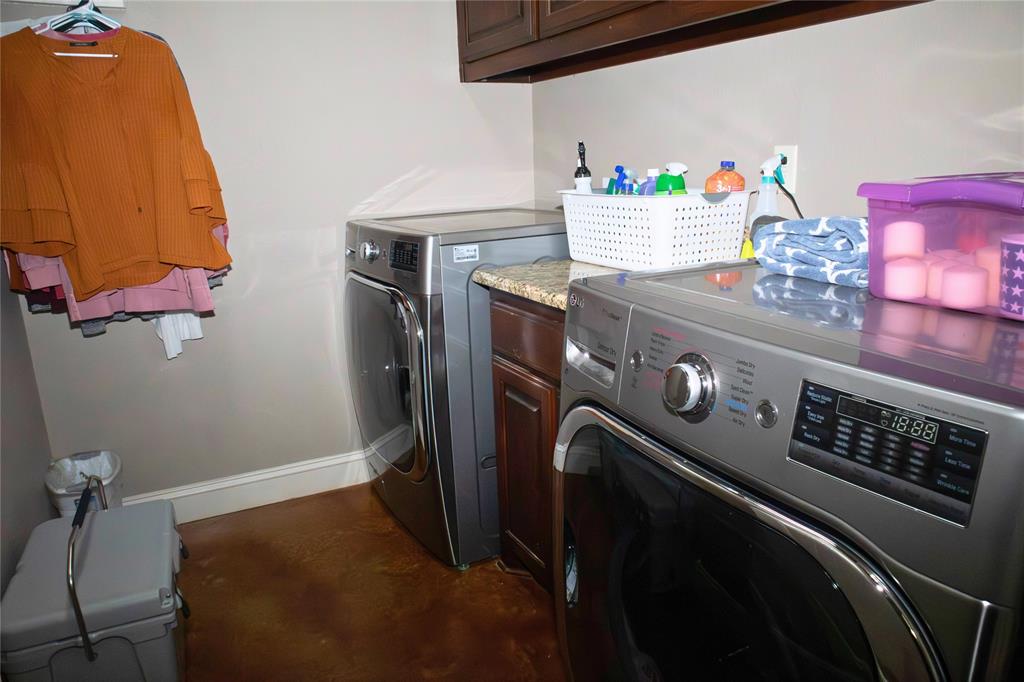7115 Sussex Lane Mansfield, TX 76063 - Photo 24 of 25 a utility room with dryer and washer