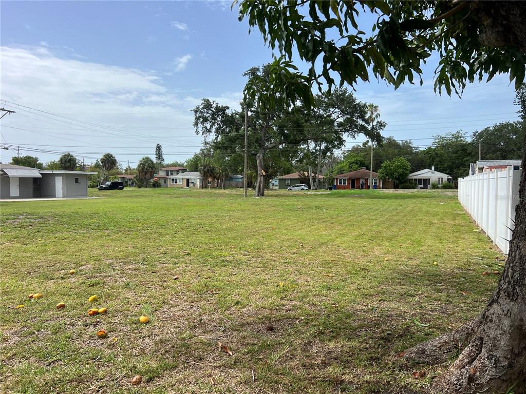 526 14th Avenue South St. Petersburg, FL 33701 - Photo 3 of 10 a view of a big yard with a fountain