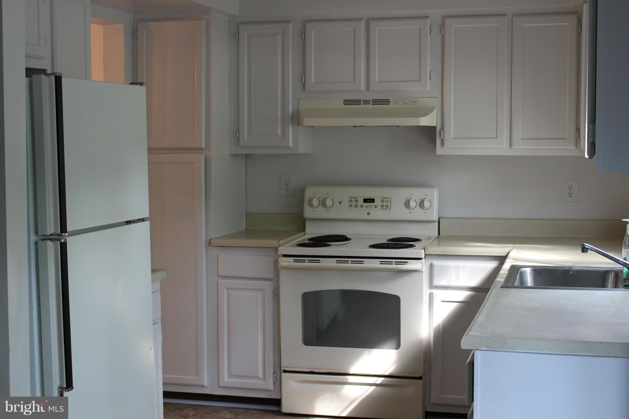 35 London Bridge Court Silver Spring, MD 20906 - Photo 3 of 8 Kitchen