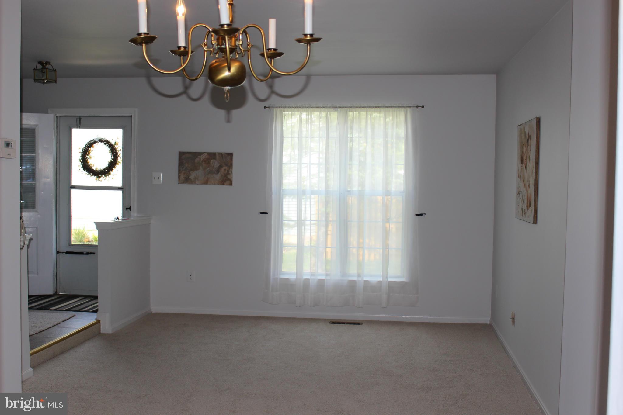 35 London Bridge Court Silver Spring, MD 20906 - Photo 4 of 8 Living Room