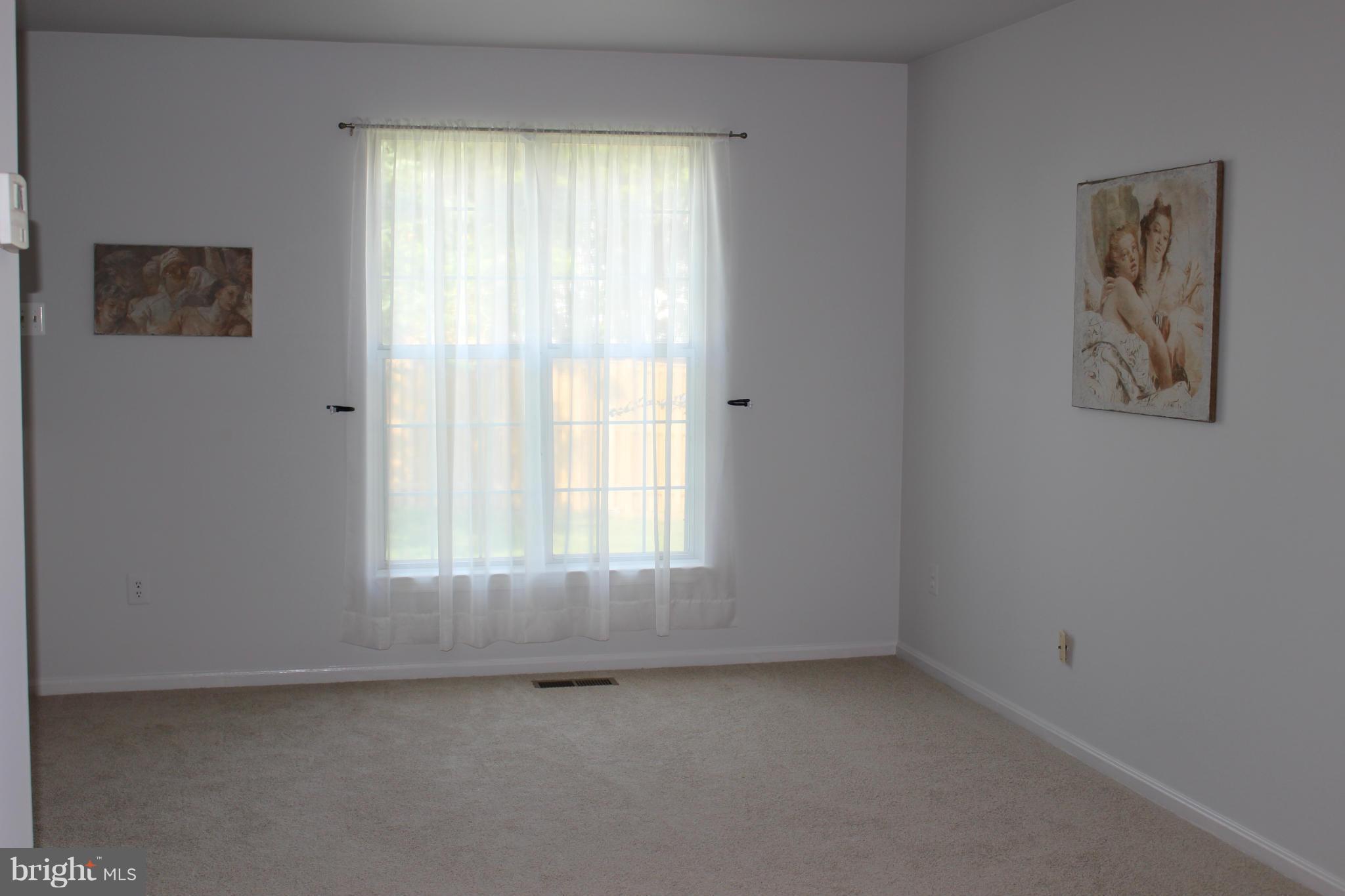 35 London Bridge Court Silver Spring, MD 20906 - Photo 6 of 8 Living Room