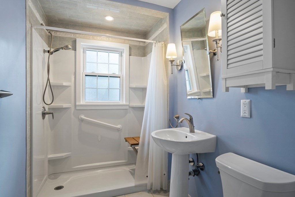 315 Lexington Street Springfield, MA 01104 - Photo 16 of 29 Gallery Image 16