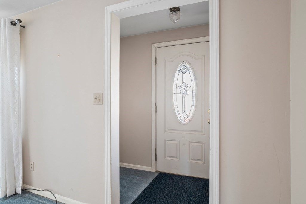 315 Lexington Street Springfield, MA 01104 - Photo 4 of 29 Gallery Image 4