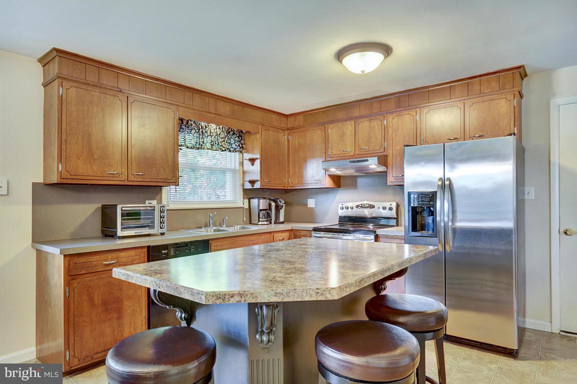 323 Owl Hill Road Lititz, PA 17543 - Photo 4 of 33