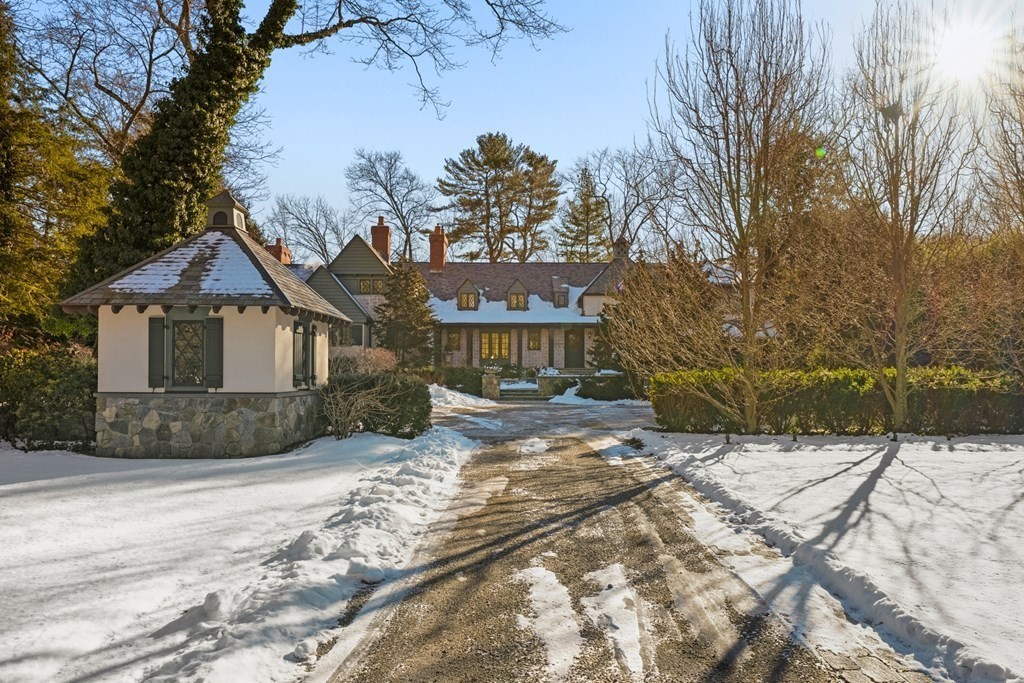89 Ledgeways Wellesley, MA 02481 - Photo 3 of 42 a front view of a house with a yard