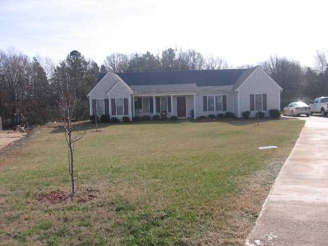 124 Maxton Way Pelzer, SC 29669 - Photo 2 of 7