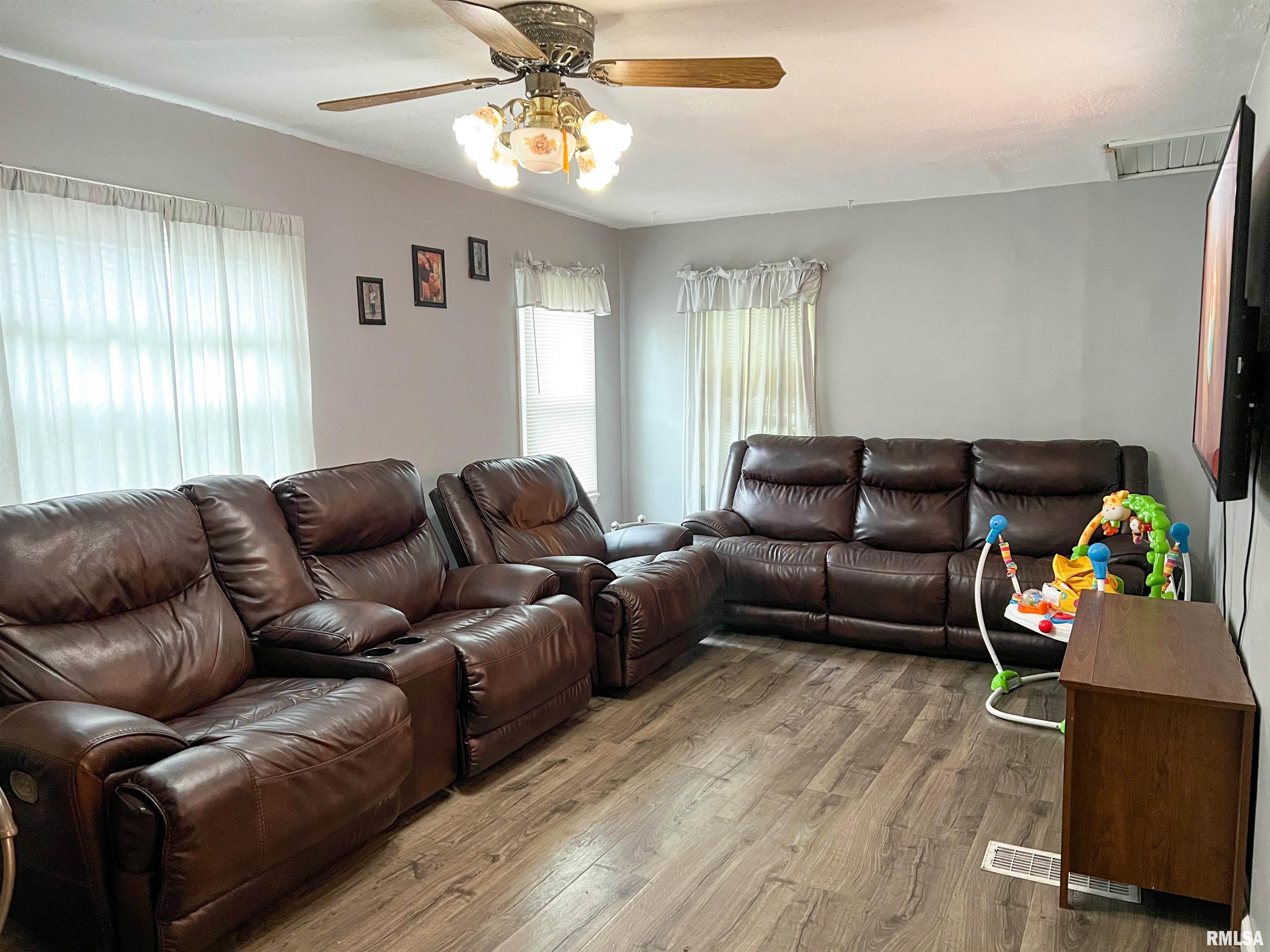 10464 2 Mile Road Thomson, IL 61285 - Photo 3 of 26