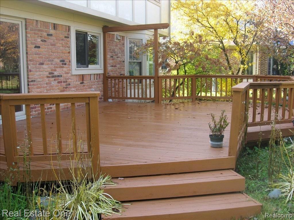 3151 Salem Drive Rochester, MI 48306 - Photo 3 of 19 Deck