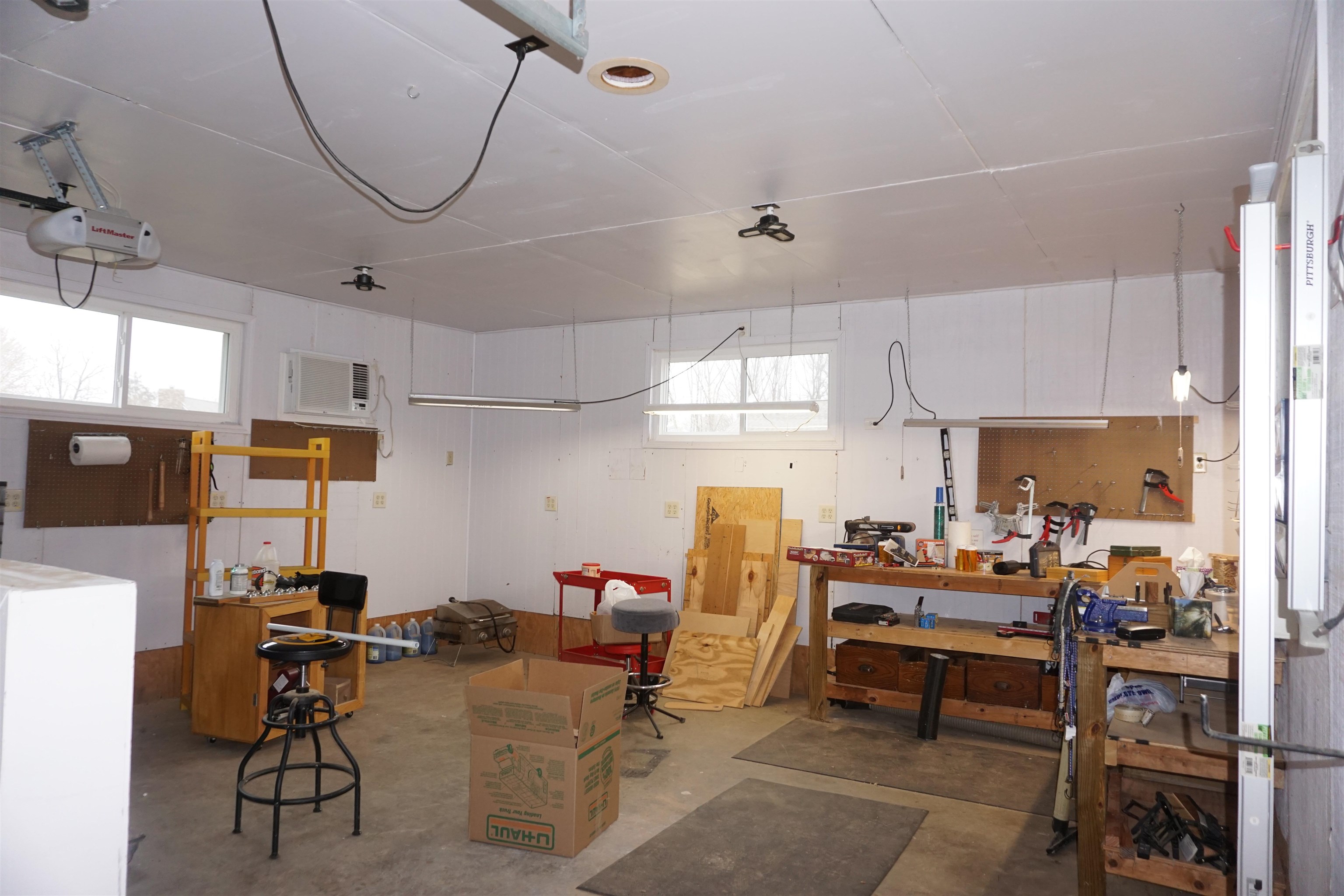 6320 Yale Road Bartlett, TN 38134 - Photo 20 of 25 a workspace with furniture