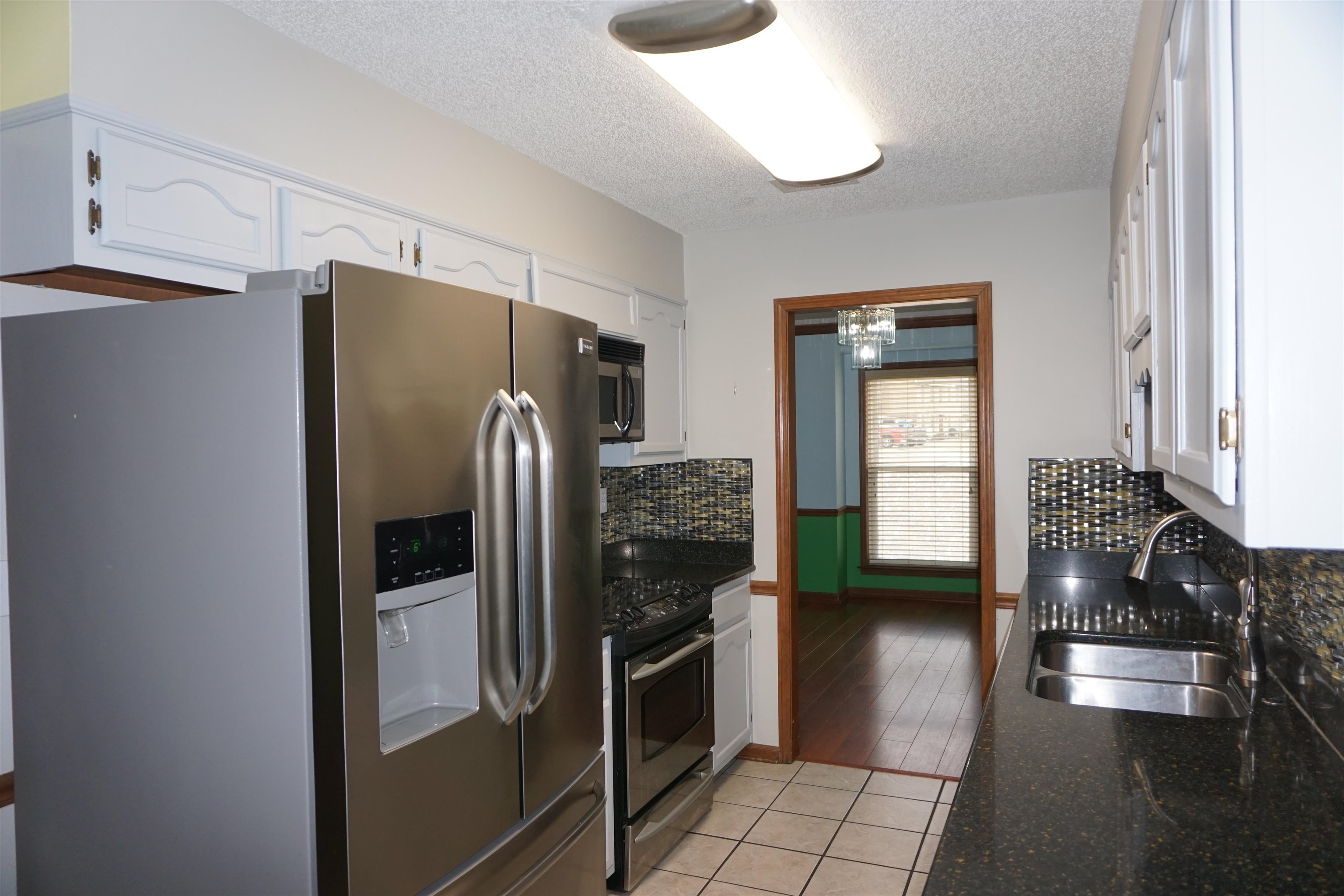 6320 Yale Road Bartlett, TN 38134 - Photo 4 of 25 a kitchen with stainless steel appliances granite countertop a refrigerator and a stove