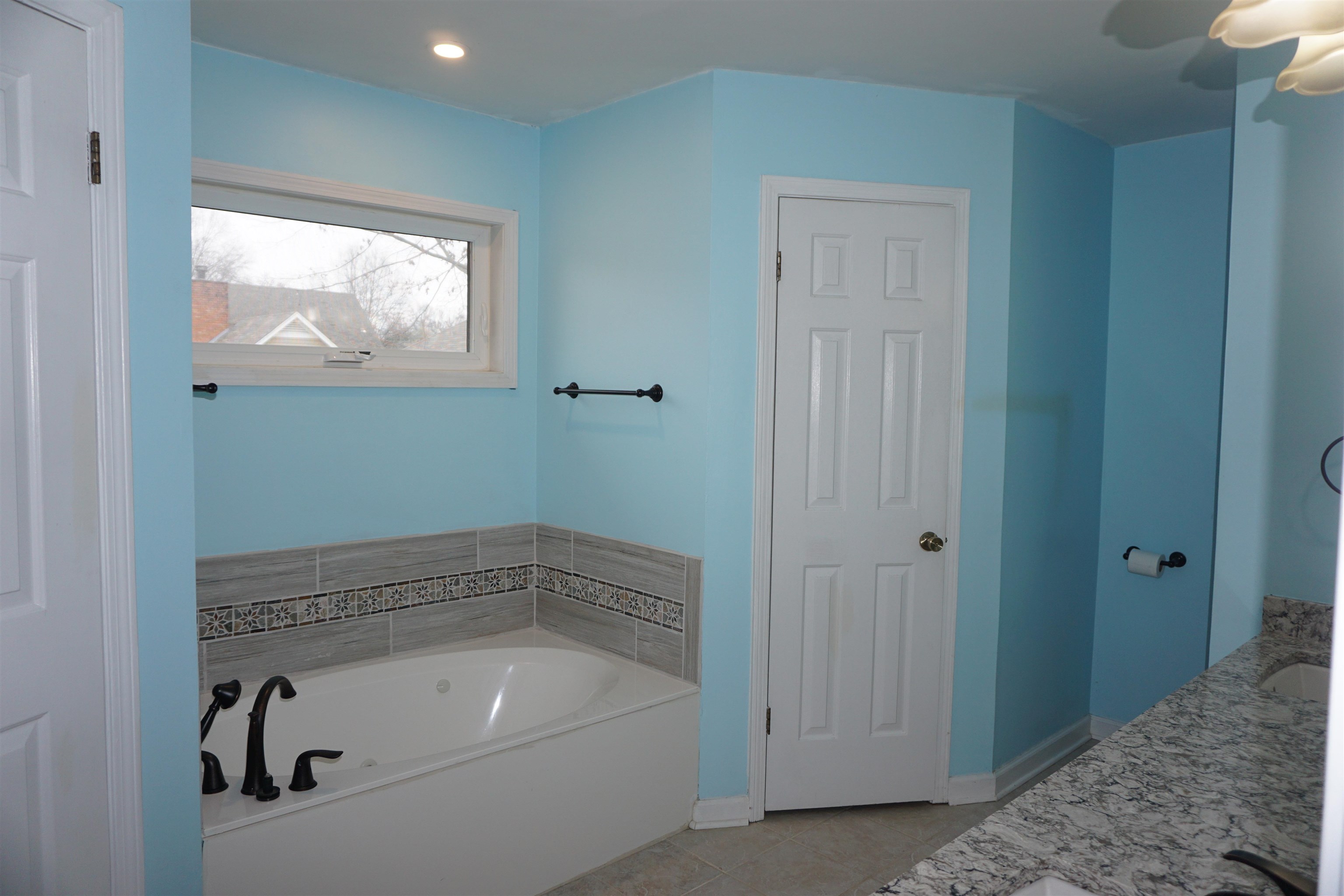 6320 Yale Road Bartlett, TN 38134 - Photo 9 of 25 a bathroom with a tub and mirror