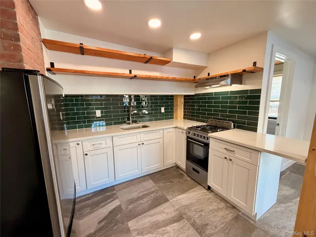 $2,600 | 116 East Main Street, Unit 4, Port Jefferson, NY 11777