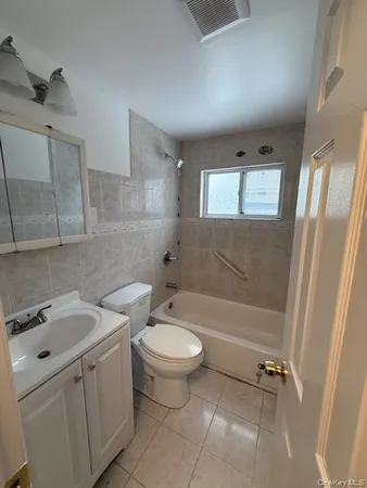 $3,700 | 161 Glen Cove Avenue, Unit 2, Glen Cove, NY 11542