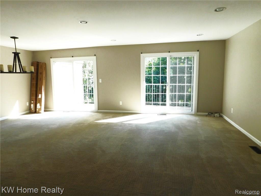 1105 Kings Cove Drive Rochester Hills, MI 48306 - Photo 5 of 9