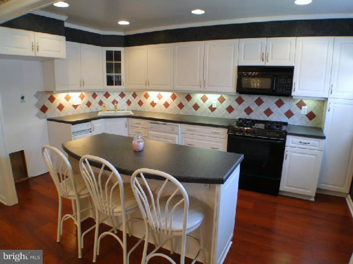 12730 Cabell Road Philadelphia, PA 19154 - Photo 4 of 17 Kitchen
