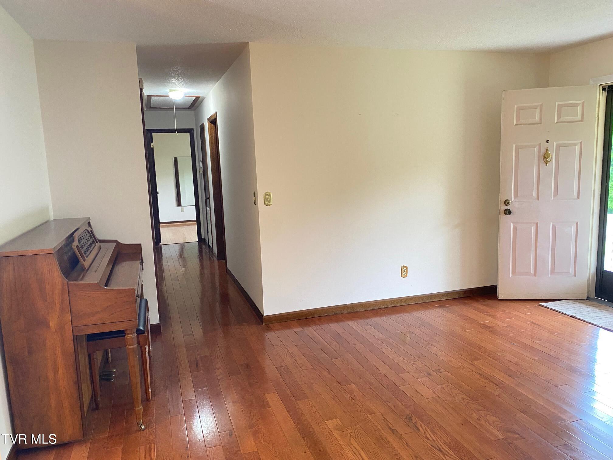 3204 Marbleton Road Unicoi, TN 37692 - Photo 39 of 114 Hallway to bedrooms
