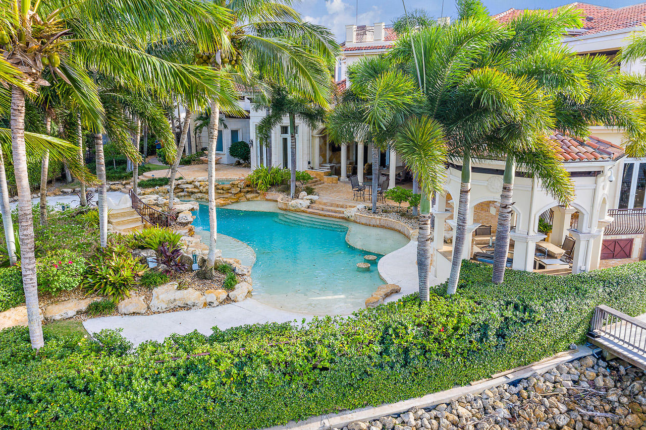 492 Mariner Drive Jupiter, FL 33477 - Photo 5 of 27 Pool