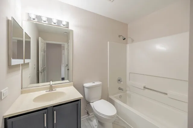 $1,850 | 1225 North Red Oak Circle, Unit 3, Round Lake Beach, IL 60073