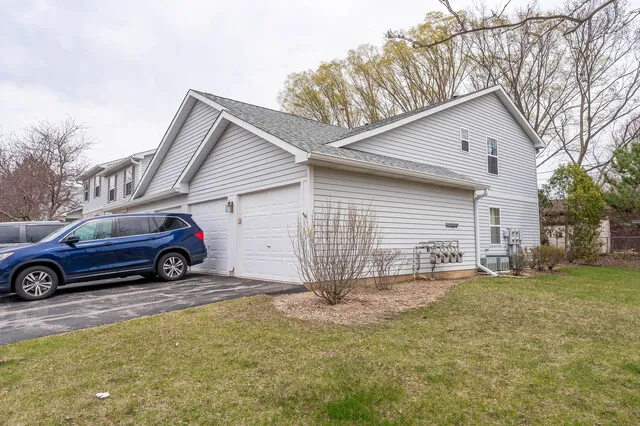 $1,850 | 1225 North Red Oak Circle, Unit 3, Round Lake Beach, IL 60073