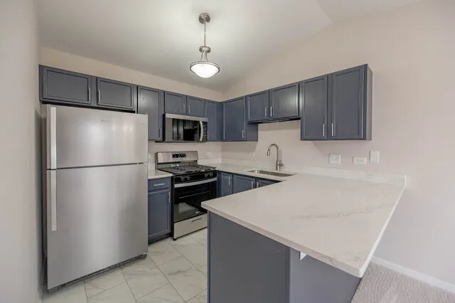 $1,850 | 1225 North Red Oak Circle, Unit 3, Round Lake Beach, IL 60073