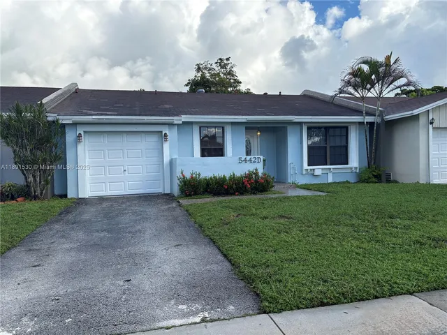 a view of a basketball court