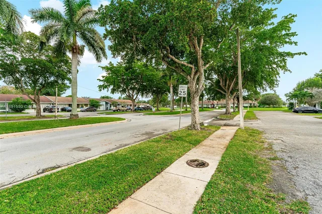 $2,370 | 5442 Lakewood Circle South, Unit D, Margate, FL 33063