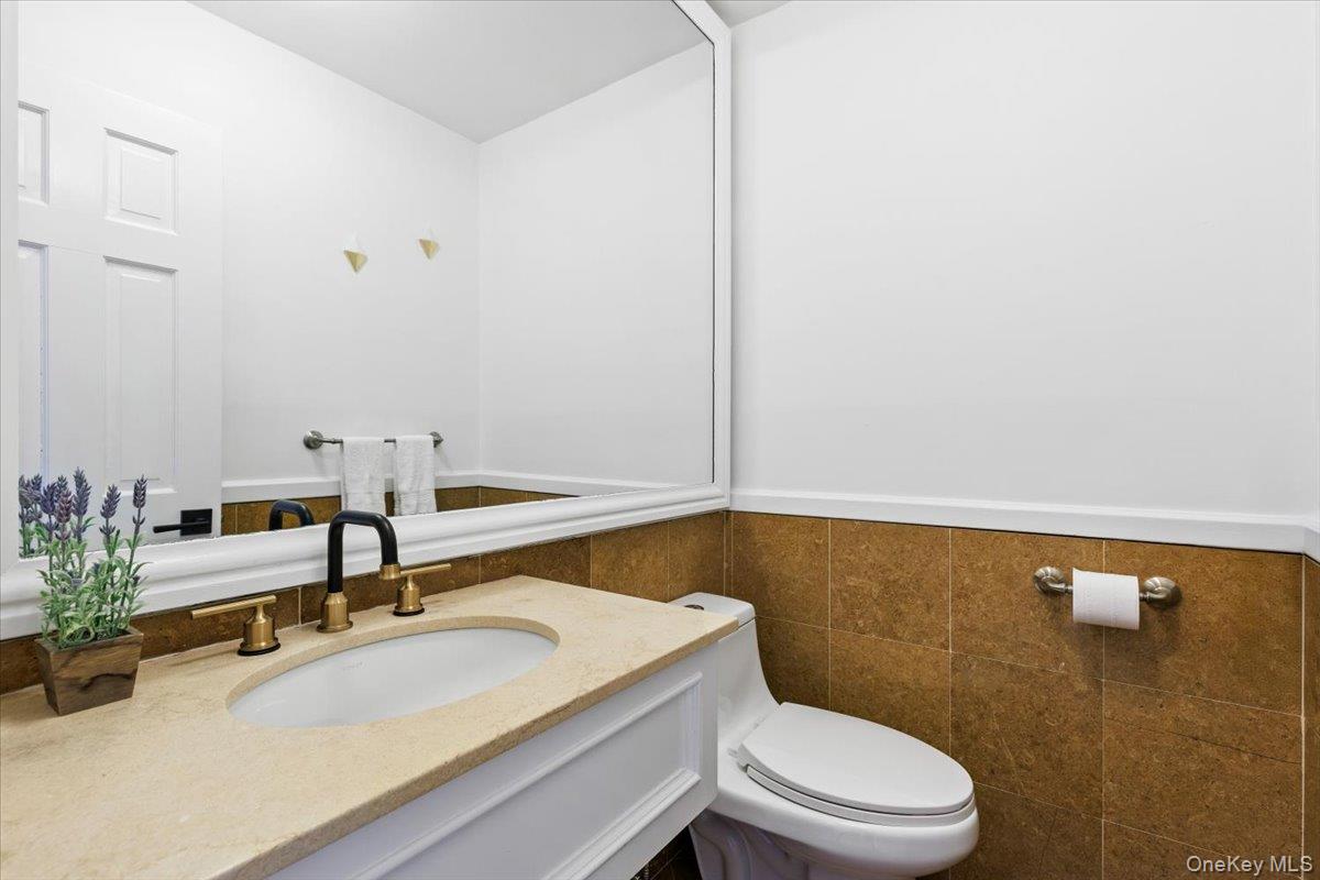 38 Brevoort Lane Rye, NY 10580 - Photo 10 of 42 Powder room bathroom
