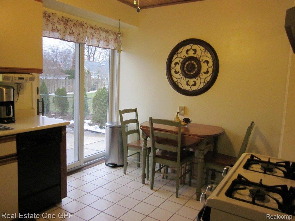 1616 East Maple Road Birmingham, MI 48009 - Photo 3 of 16 3 Kitchen Eating Space