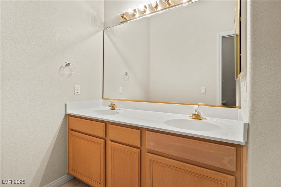 2576 Mizzoni Circle Henderson, NV 89052 - Photo 19 of 44 1st floor 3/4 bath has double sinks.