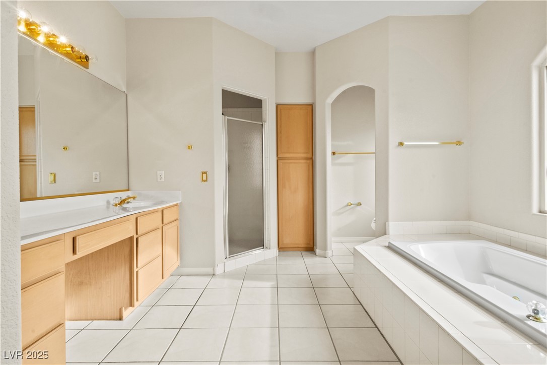 2576 Mizzoni Circle Henderson, NV 89052 - Photo 28 of 44 Primary bathroom