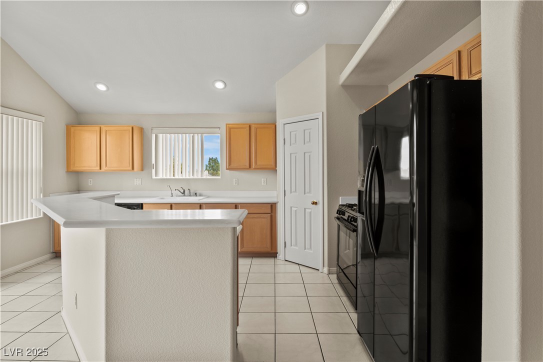 2576 Mizzoni Circle Henderson, NV 89052 - Photo 7 of 44 Kitchen