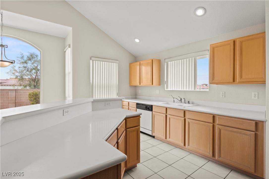 2576 Mizzoni Circle Henderson, NV 89052 - Photo 10 of 44 Kitchen