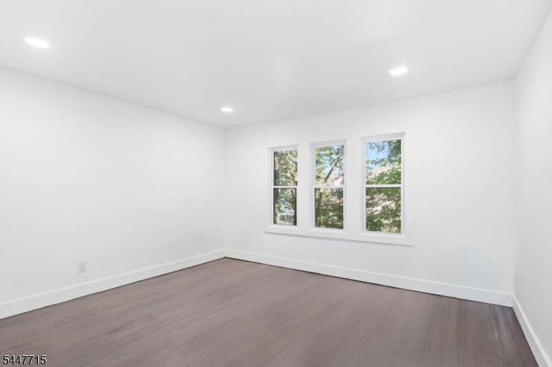 857 Livingston Road Elizabeth, NJ 07208 - Photo 17 of 35