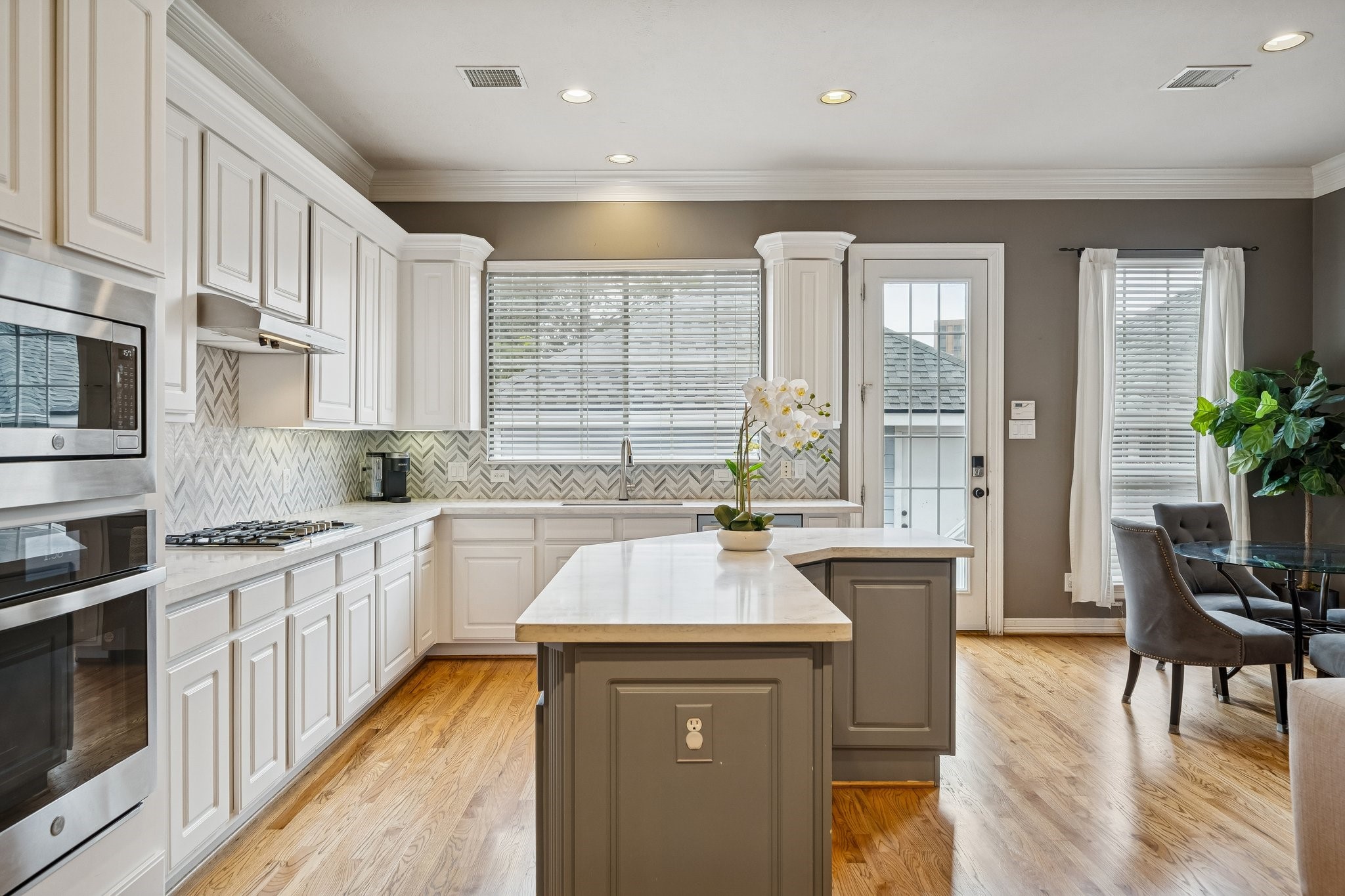 1525 West 25th Street Houston, TX 77008 - Photo 12 of 39