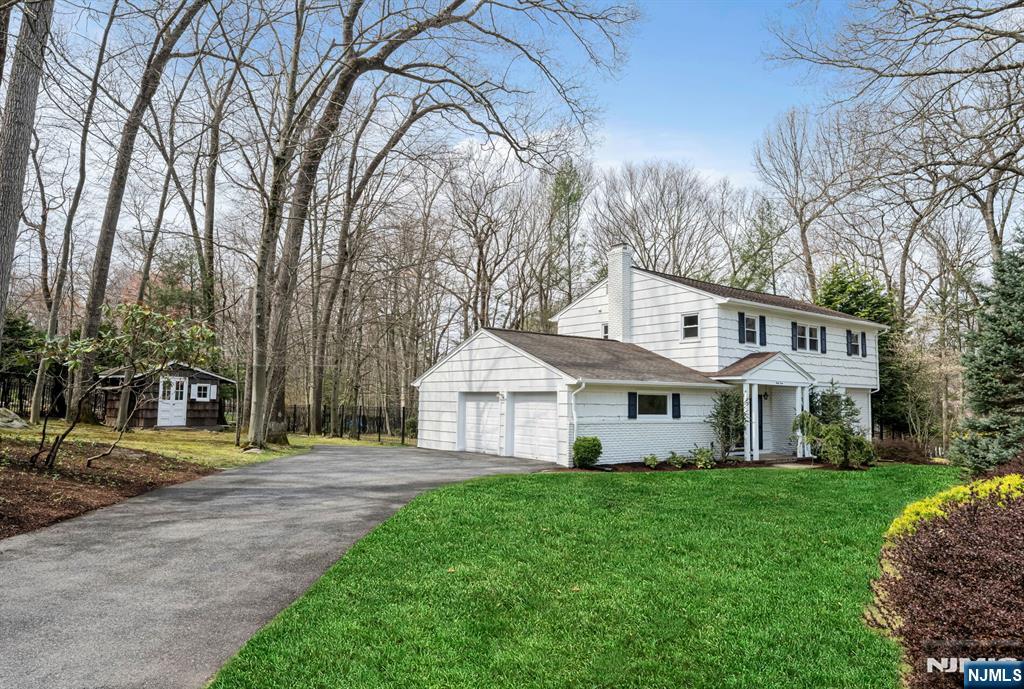 44 Deerfield Terrace Mahwah, NJ 07430 - Photo 3 of 42 a front view of a house with a garden