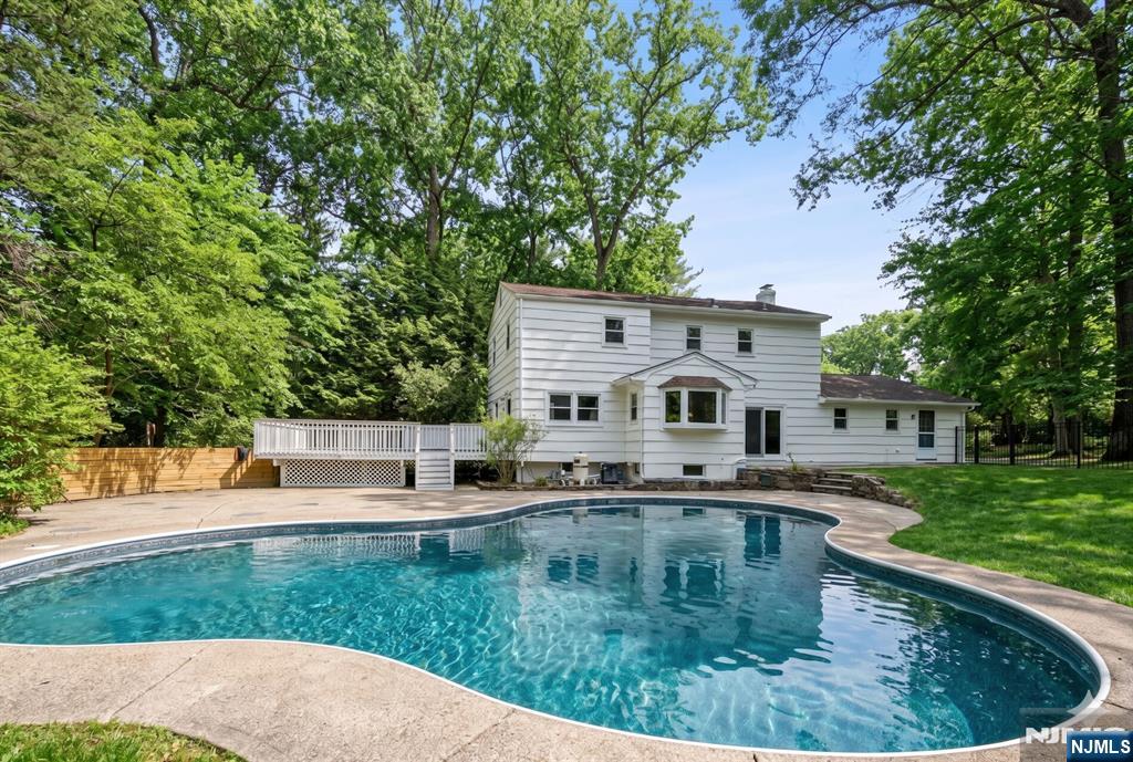 44 Deerfield Terrace Mahwah, NJ 07430 - Photo 39 of 42 a front view of a house with garden