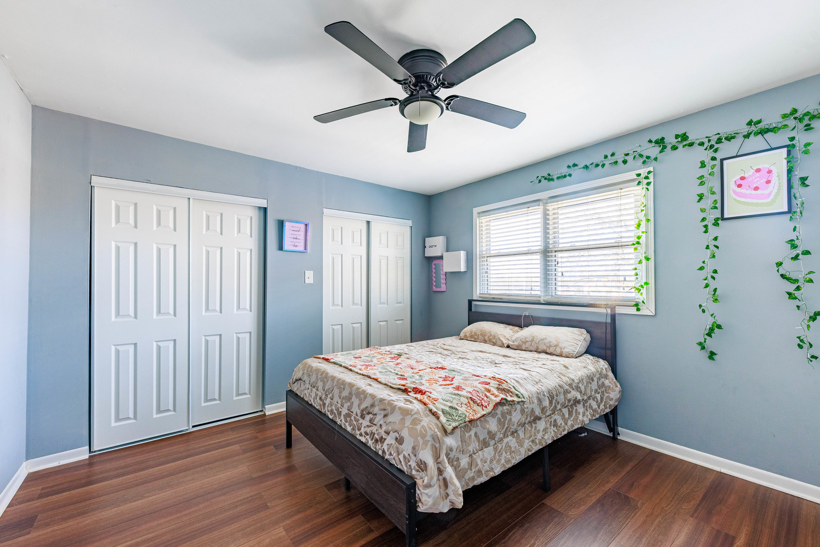 11036 Kilpatrick Avenue, Unit 3SW Oak Lawn, IL 60453 - Photo 14 of 19 a bedroom with a bed and window
