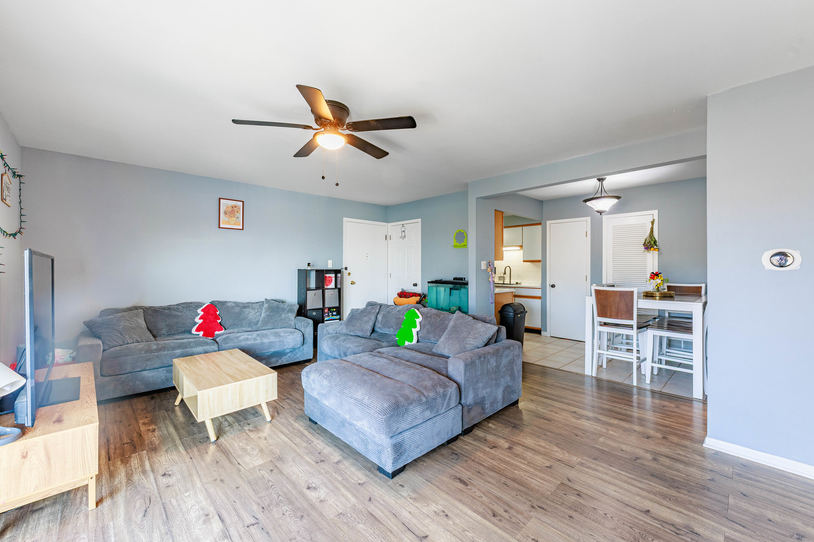 11036 Kilpatrick Avenue, Unit 3SW Oak Lawn, IL 60453 - Photo 17 of 19 a living room with furniture and wooden floor