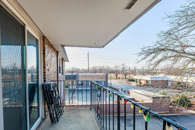 $160,000 | 11036 Kilpatrick Avenue, Unit 3SW, Oak Lawn, IL 60453