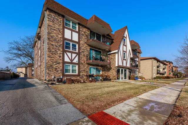 $160,000 | 11036 Kilpatrick Avenue, Unit 3SW, Oak Lawn, IL 60453