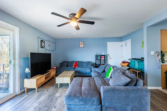 $160,000 | 11036 Kilpatrick Avenue, Unit 3SW, Oak Lawn, IL 60453