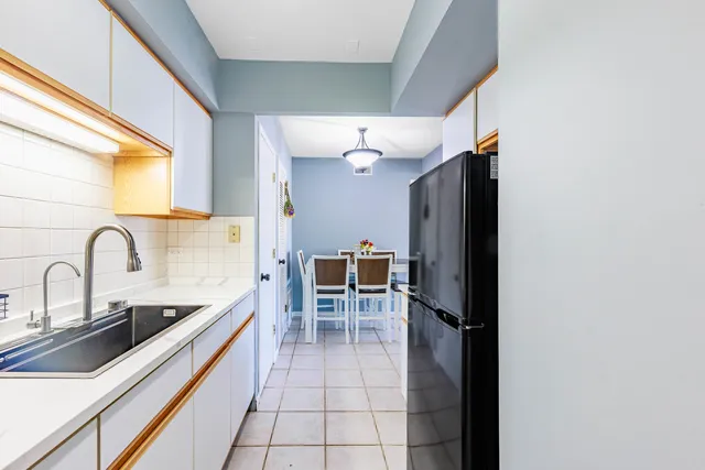 $160,000 | 11036 Kilpatrick Avenue, Unit 3SW, Oak Lawn, IL 60453