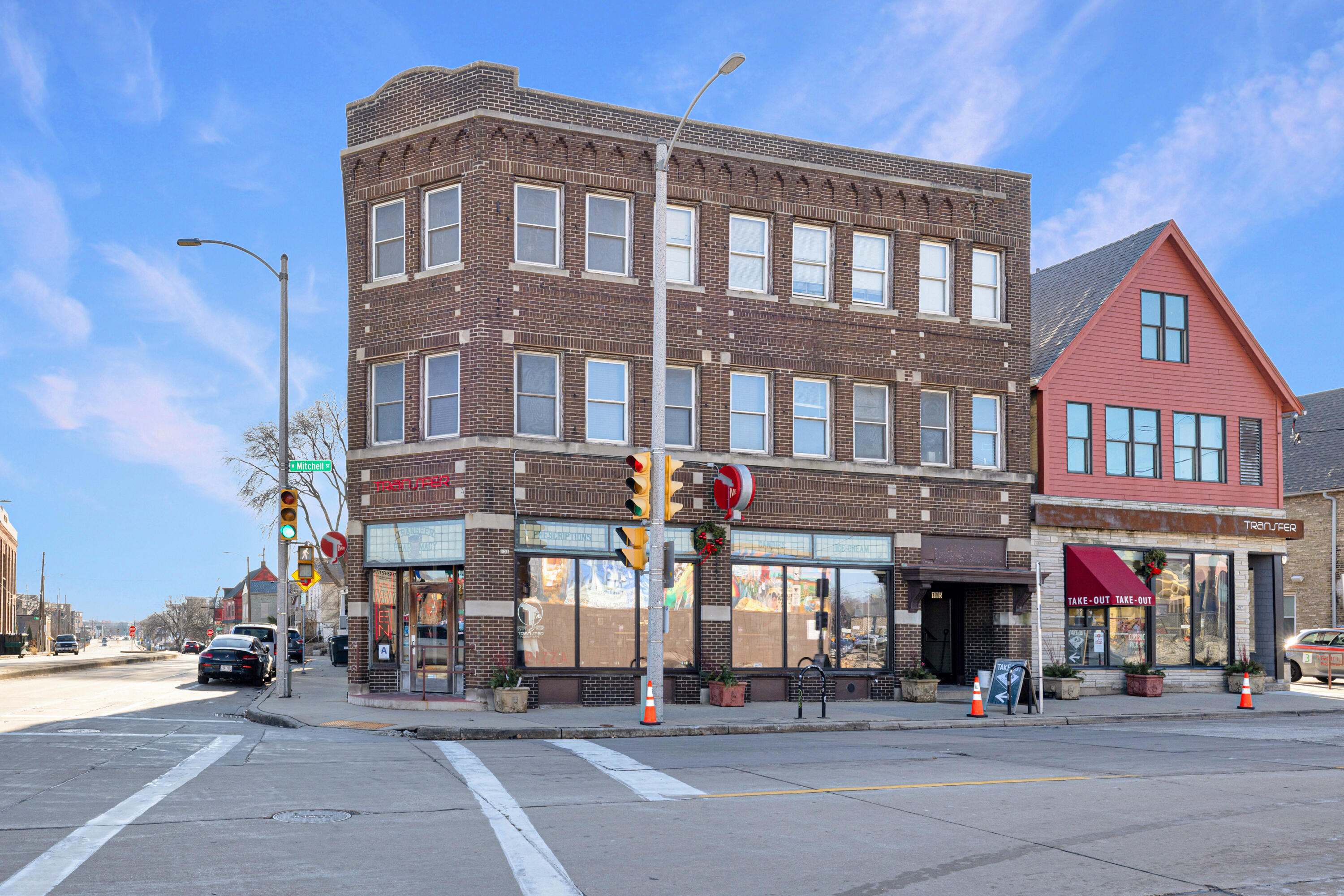 215 West Maple Street, Unit 105 Milwaukee, WI 53204 - Photo 28 of 33 Transfer Pizza Nearby