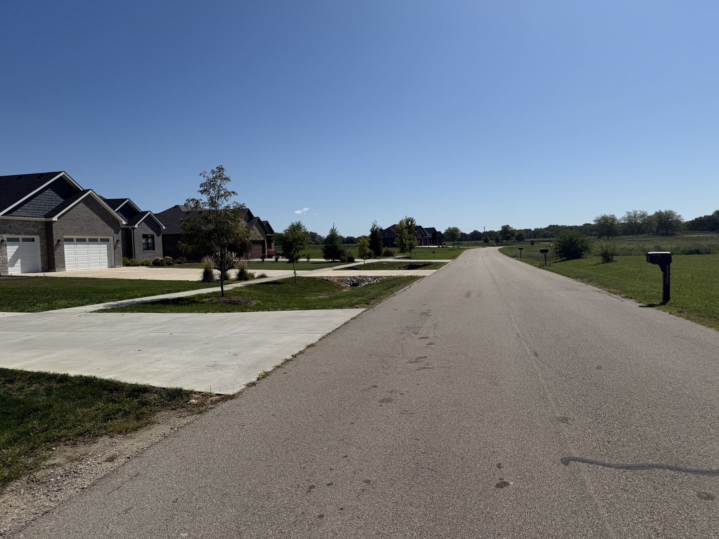 3325 Country Club Lane Morris, IL 60450 - Photo 4 of 8 a view of a town with houses in the background