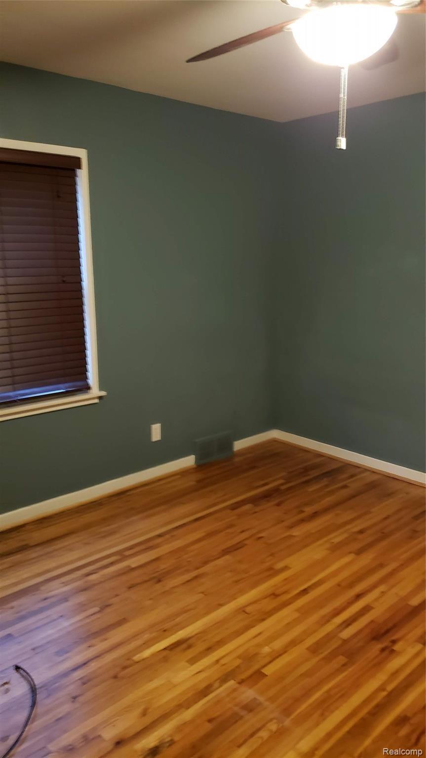 326 Dover Road Waterford, MI 48328 - Photo 26 of 48 Bedroom 2 pic 2