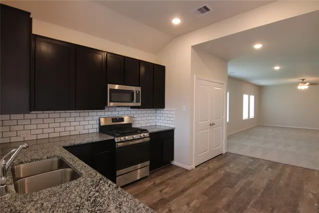 $1,850 | 24010 Farmstead Drive, Hockley, TX 77447