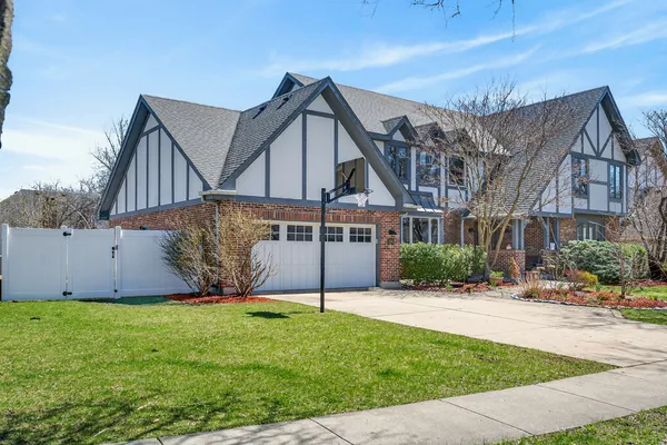 $799,000 | 1659 Brittany Lane, Hoffman Estates, IL 60192