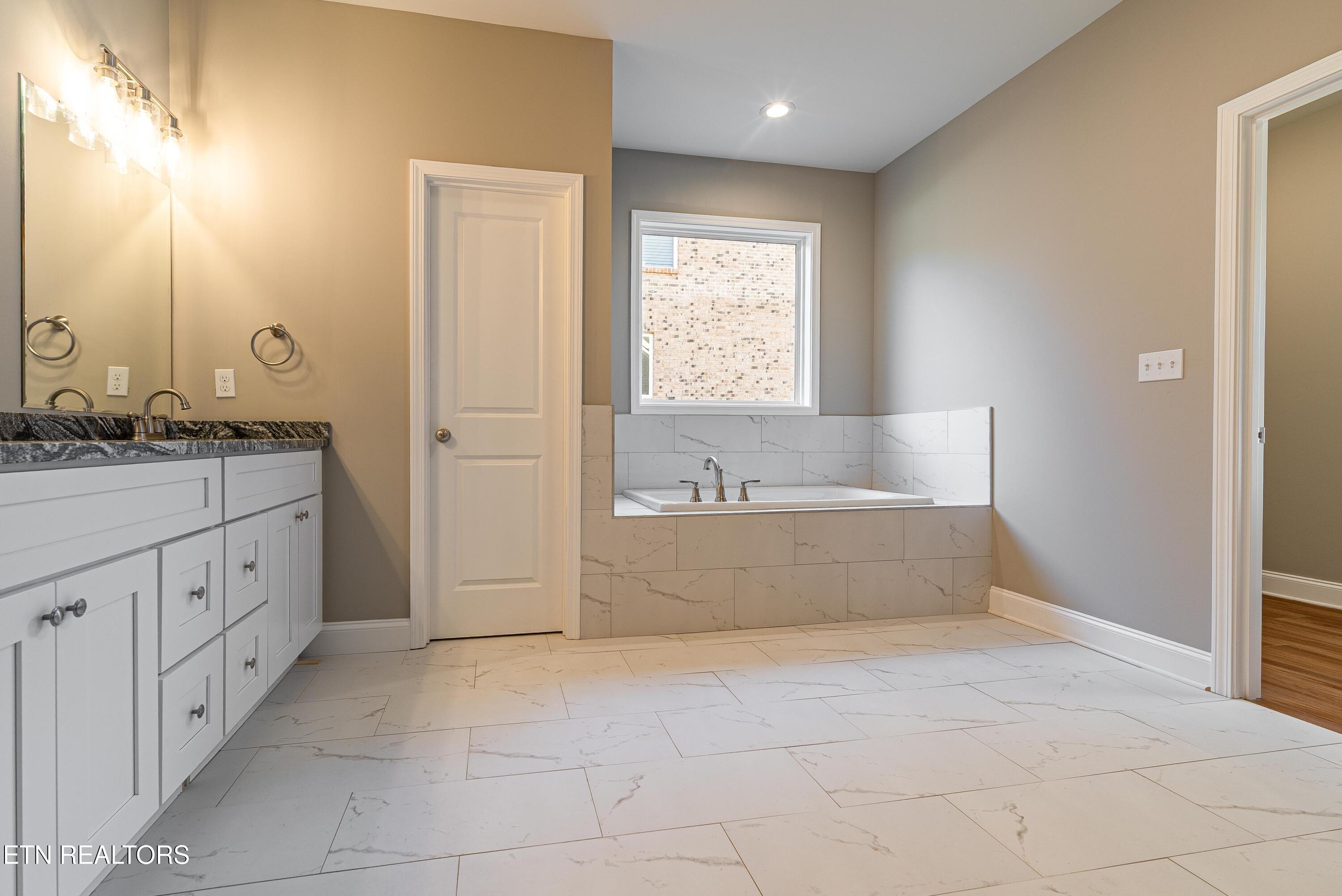 172 Crossroads Boulevard Oak Ridge, TN 37830 - Photo 13 of 26 DSC06192-Edit